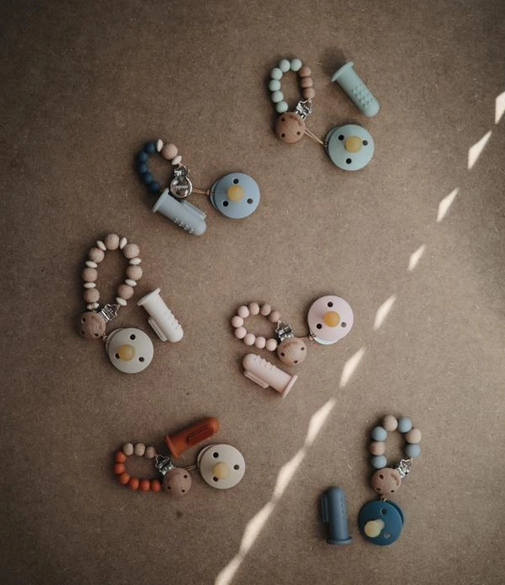 Mushie Finger Toothbrush Clay/Sand - Vingertandenborstel Baby - 2 Stuks Per Verpakking - Tandenborstel Siliconen 8 Mushie Finger Toothbrush Clay/Sand - Vingertandenborstel Baby - 2 Stuks Per Verpakking - Tandenborstel Siliconen - Afbeelding 6