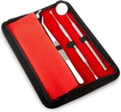 Newide Professionele Tandarts Set Met Luxe Etui – Tandsteen Verwijderaar – RVS Tandarts Setje – Tandenstokers – Tandartshaakje – Tand Verzorging Gereedschap Set – Tandplak Verwijderaar -Verzorgingsproducten 1200x1110 4