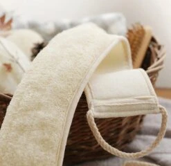 Merkloos Rug Spons Scrubber Van Loofah - Scrubborstel Doucheborstel Badborstel Massageborstel - Scrub Massage Douche & Bad Lichaam Borstel - Wit - 70cm