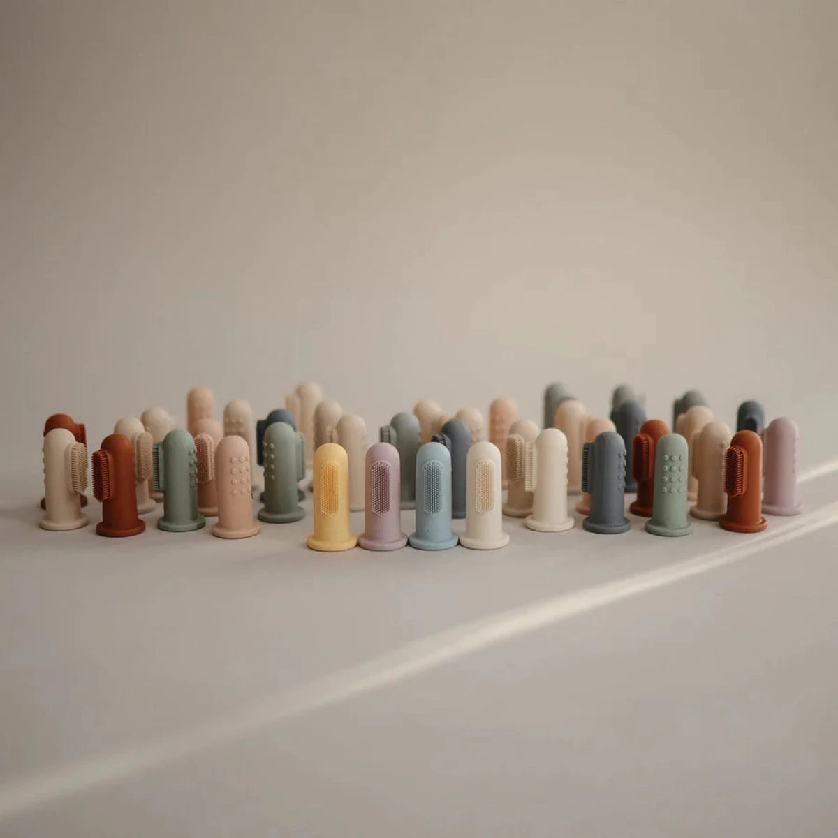 Mushie Finger Toothbrush Clay/Sand - Vingertandenborstel Baby - 2 Stuks Per Verpakking - Tandenborstel Siliconen 21 Mushie Finger Toothbrush Clay/Sand - Vingertandenborstel Baby - 2 Stuks Per Verpakking - Tandenborstel Siliconen - Afbeelding 19