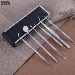 AdroitGoods 7 Delige RVS Tandarts Setje - Incl Haakje En Spiegel - Tandenstokers - Tandplak - Gebit Verzorging Setje -Verzorgingsproducten 1200x1200 1802