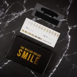 The Million Dollar Smile® - Teeth Whitening Strips - Crest Whitestrips -Tandenbleken - 28 Bleekstrips - 14 Behandelingen - Professionele Tandenbleek Strips - Tandenblekers - Wittere Tanden - Zonder Peroxide - Tanden Bleken - 17 The Million Dollar Smile® - Teeth Whitening Strips - Crest Whitestrips -Tandenbleken - 28 Bleekstrips - 14 Behandelingen - Professionele Tandenbleek Strips - Tandenblekers - Wittere Tanden - Zonder Peroxide - Tanden Bleken - -Verzorgingsproducten 1200x1200 1908