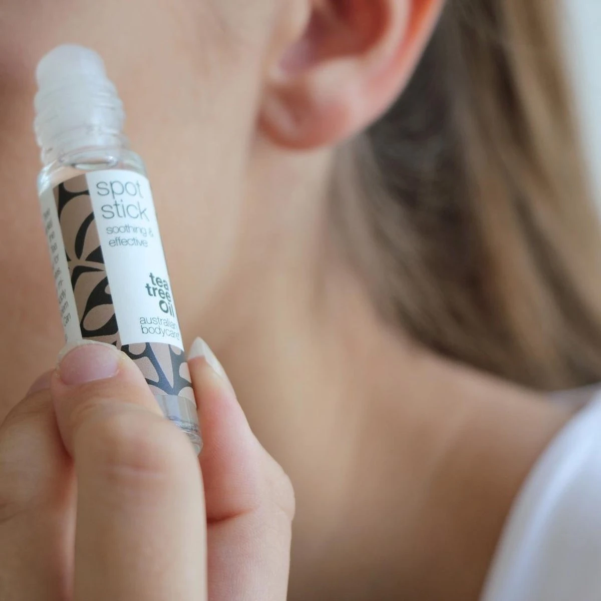 Australian Bodycare Spot Stick 9 Ml - Roll-on Stick Met Tea Tree Olie Tegen Mee-eters, Puistjes En Pukkels - Eerste Hulp Bij Opkomende Puistjes 10 Australian Bodycare Spot Stick 9 Ml - Roll-on Stick Met Tea Tree Olie Tegen Mee-eters, Puistjes En Pukkels - Eerste Hulp Bij Opkomende Puistjes - Afbeelding 8