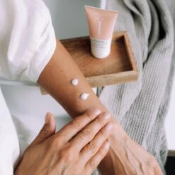 Naïf Herstellende Alles-In-Éen Crème - Helpt Tegen Droge Plekjes - Huidverzorging - 50ml - Met Natuurlijke Ingrediënten -Verzorgingsproducten 1200x1200 609