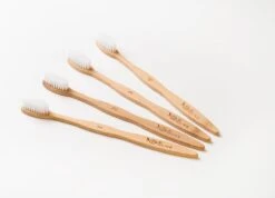 Bamboe Tandenborstel By Olive 4 St. Genummerd 100% Moso Bamboo -Verzorgingsproducten 1200x866 2