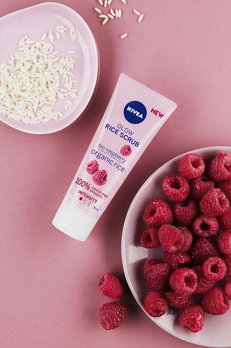NIVEA Glow Bio Rijst Scrub - Bio Framboos Droge Gevoelige Huid - 75ml 4 NIVEA Glow Bio Rijst Scrub - Bio Framboos Droge Gevoelige Huid - 75ml - Afbeelding 2