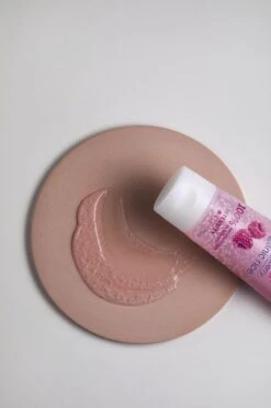 NIVEA Glow Bio Rijst Scrub - Bio Framboos Droge Gevoelige Huid - 75ml 10 NIVEA Glow Bio Rijst Scrub - Bio Framboos Droge Gevoelige Huid - 75ml -Verzorgingsproducten 799x1200 12