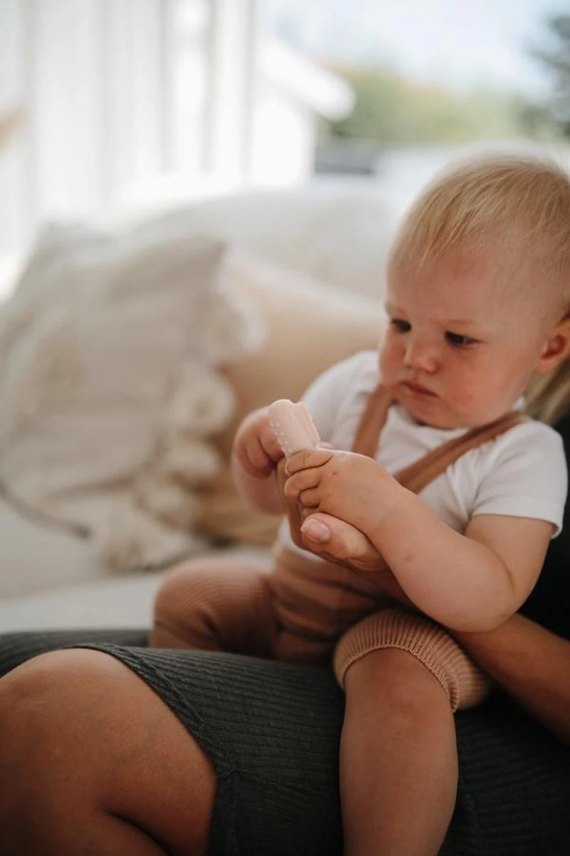 Mushie Finger Toothbrush Clay/Sand - Vingertandenborstel Baby - 2 Stuks Per Verpakking - Tandenborstel Siliconen 11 Mushie Finger Toothbrush Clay/Sand - Vingertandenborstel Baby - 2 Stuks Per Verpakking - Tandenborstel Siliconen - Afbeelding 9