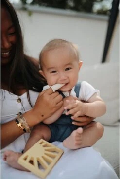 Mushie Finger Toothbrush Clay/Sand - Vingertandenborstel Baby - 2 Stuks Per Verpakking - Tandenborstel Siliconen 26 Mushie Finger Toothbrush Clay/Sand - Vingertandenborstel Baby - 2 Stuks Per Verpakking - Tandenborstel Siliconen -Verzorgingsproducten 806x1200 2