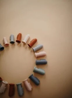 Mushie Finger Toothbrush Clay/Sand - Vingertandenborstel Baby - 2 Stuks Per Verpakking - Tandenborstel Siliconen 25 Mushie Finger Toothbrush Clay/Sand - Vingertandenborstel Baby - 2 Stuks Per Verpakking - Tandenborstel Siliconen -Verzorgingsproducten 885x1200 3