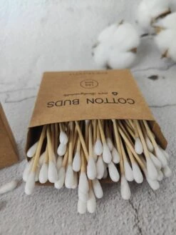 Katoenen Wattenstaafjes 100 Stuks / Anti Pluis / Hout / Bamboe / Eco Friendly / Duurzaam / Katoenen Verpakking